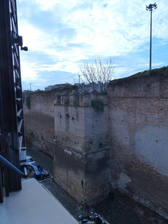 Between Termini & Colosseo Rome Extérieur photo