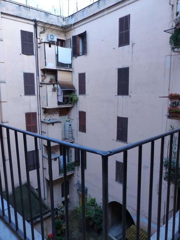 Between Termini & Colosseo Rome Extérieur photo