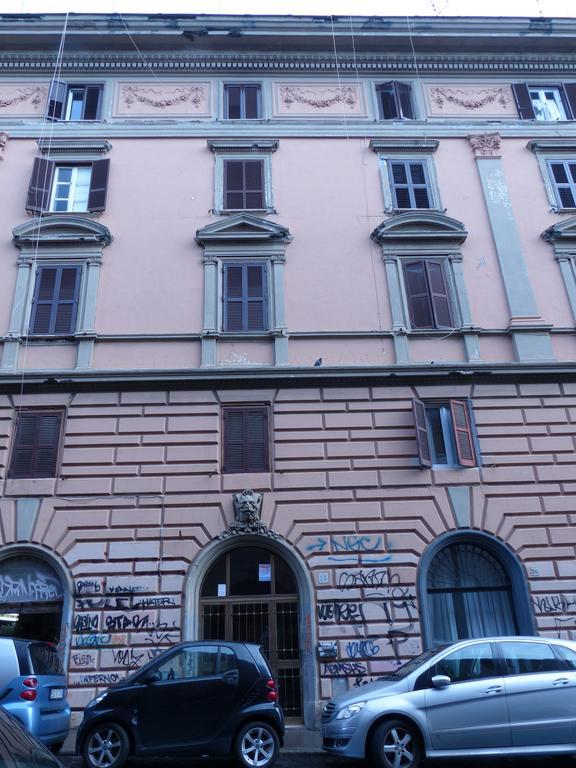 Between Termini & Colosseo Rome Extérieur photo