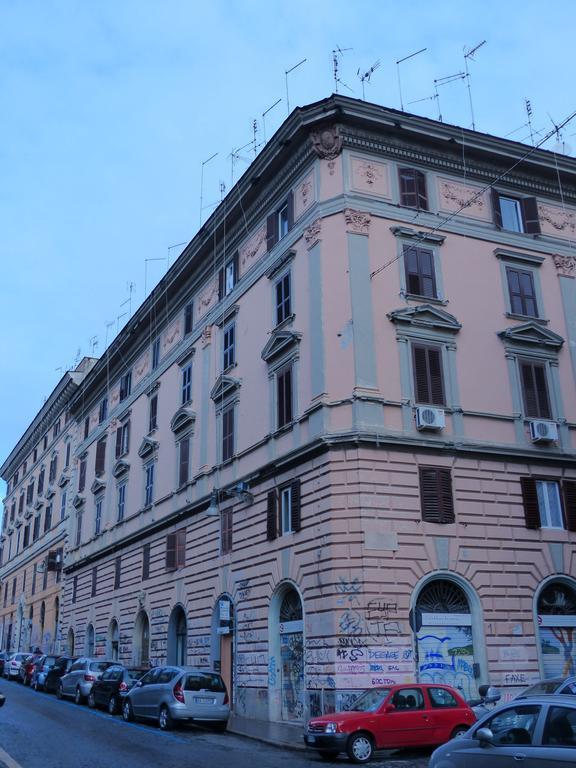 Between Termini & Colosseo Rome Extérieur photo